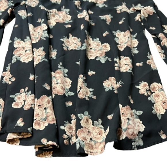 BUNDLE 3 FOR $18- Gypsy Rose Womens Large Black‎ Floral Top Back Cut Out - Picture 2 of 14